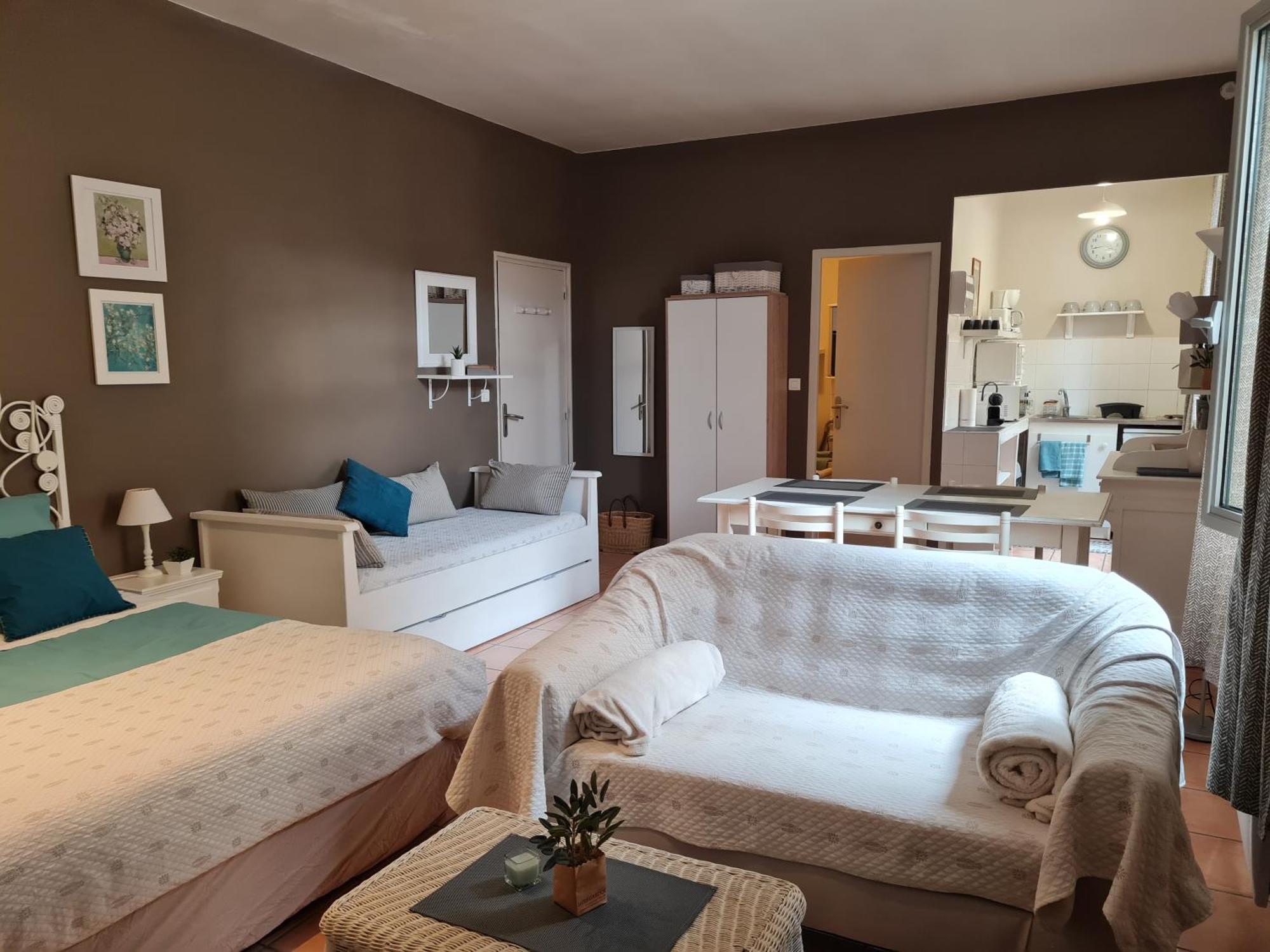 Le Prieure - Studios Jusqu'A 4 Personnes Villeneuve-lès-Béziers Exterior foto
